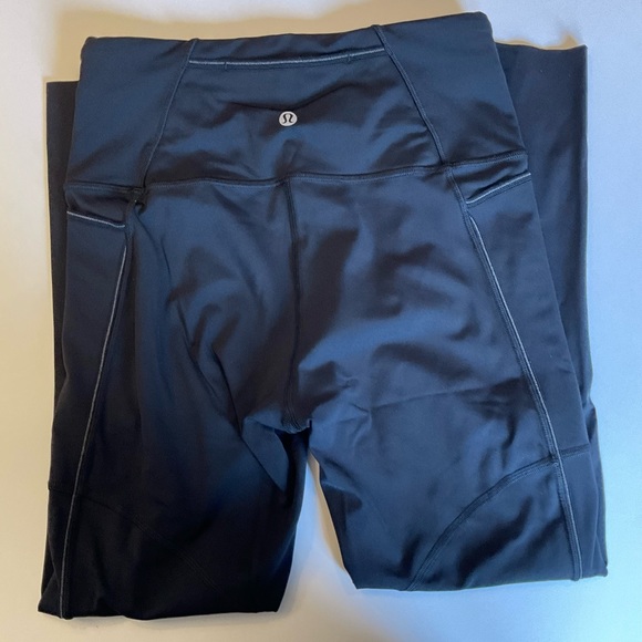 Lululemon women’s size 6 black running tight with reflective markings - Picture 4 of 6